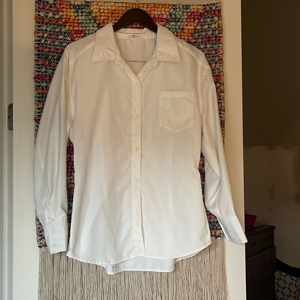 Steve Madden waist fitted white button down.